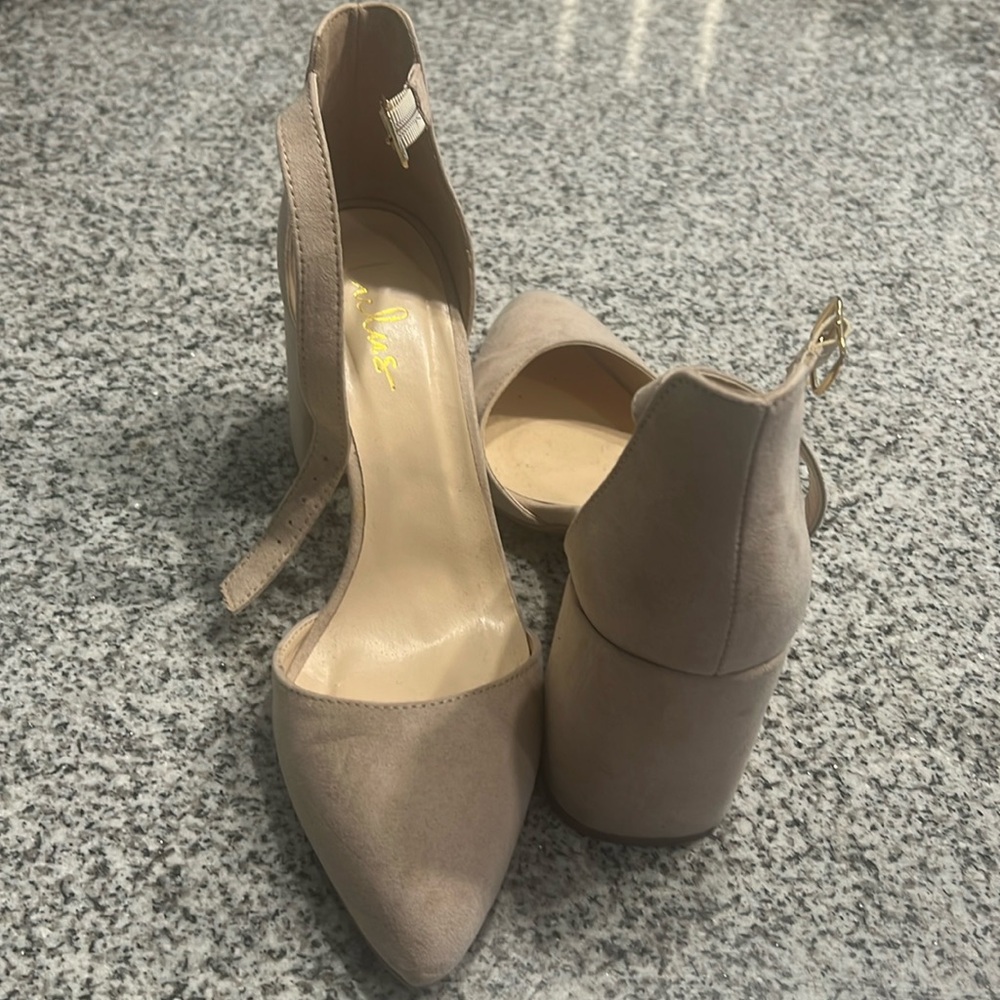 Size 11 Beige LULU’s closed toed heels